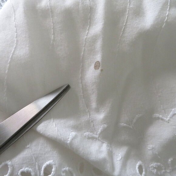 Vintage Queen White Eyelet Embroidery Bed Skirt Scalloped Hem 14" Drop - Picture 4 of 9